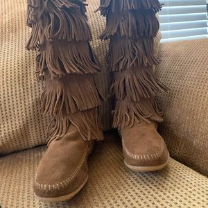NEW Minnetonka 1658 Suede 5-Layer Fringe Brown Boots 10M